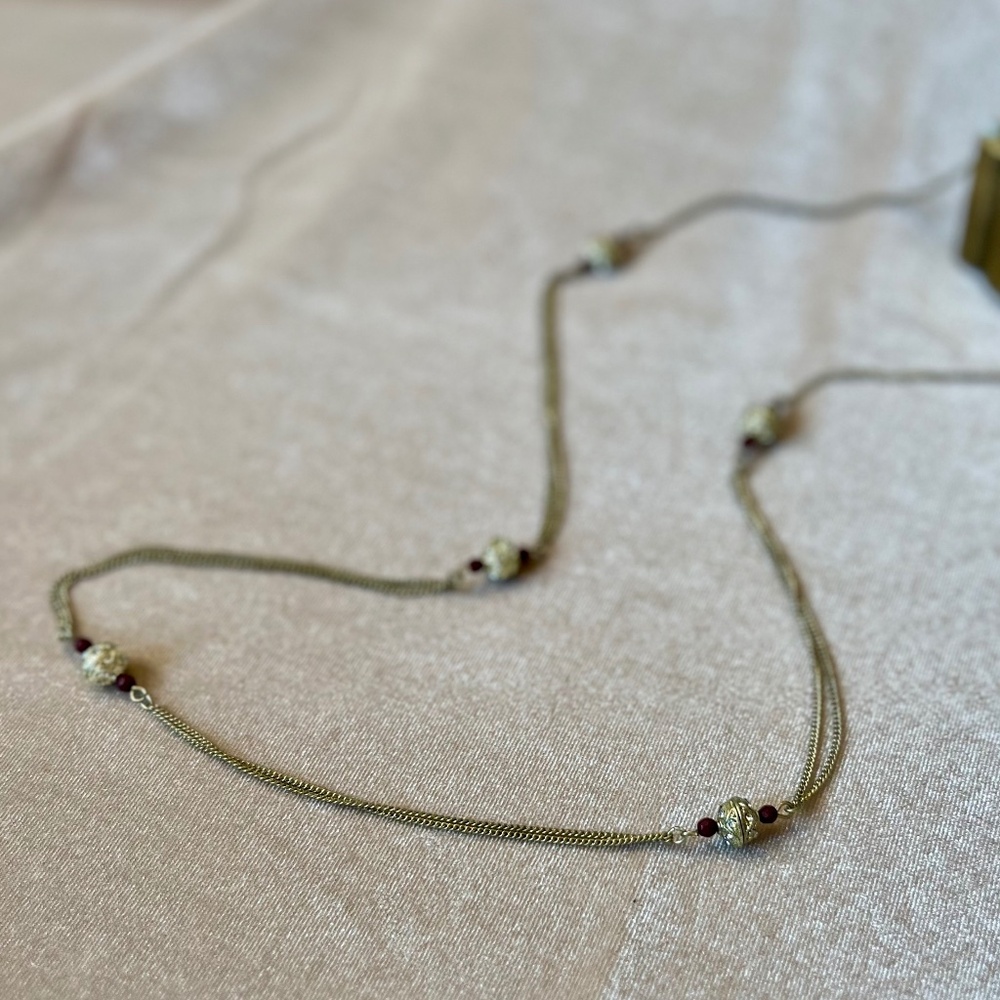 Long necklace burgundy and gold